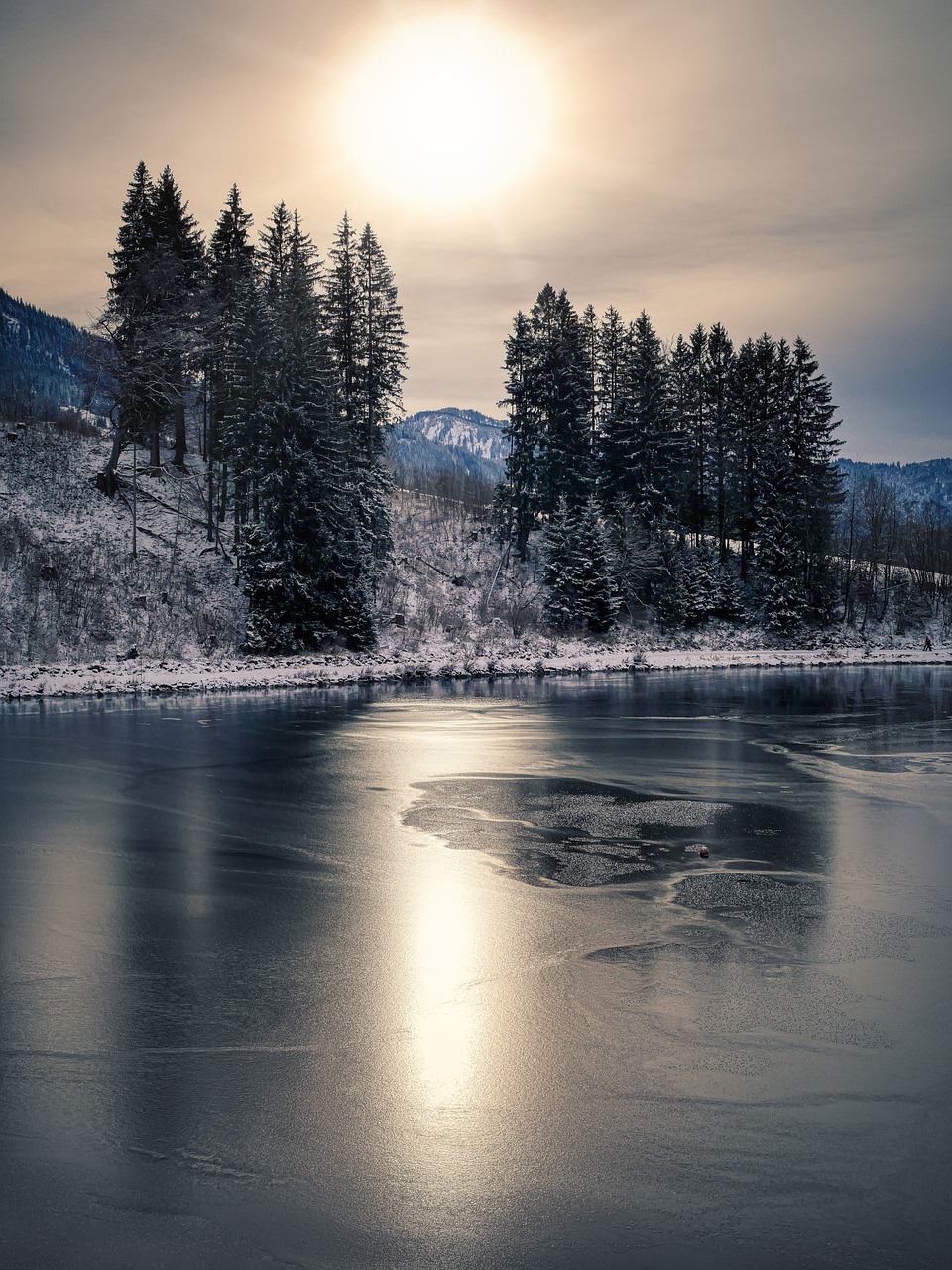 lake, frozen, sun-5892169.jpg